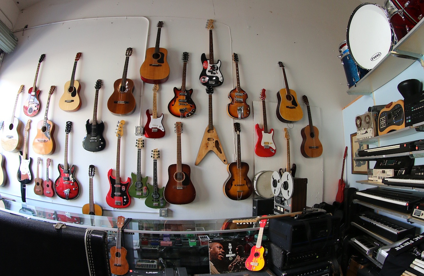 Door 4 Music is saling vintage and used music instruments, guitars, bass, drums, speakers, amplifier, microphones.... New music shop in Santa Barbara! Google street view trusted made by 805 Productions Santa Barbara.